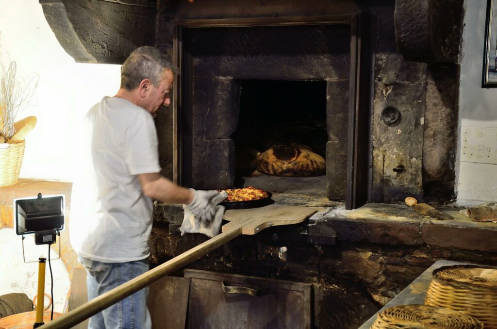 Angelo Di Biccari e il forno a paglia (1)