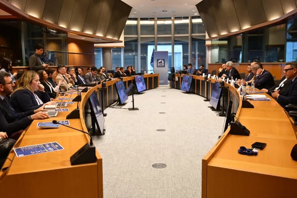 Verso i Giochi del Mediterraneo di Taranto 2026: il successo del padel al parlamento europeo Ieri convegno