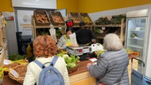 Pasqua pranzo a casa per 7 pugliesi su 10; spesa a tavola da 92 euro a famiglia sobria ma autentica (1) Pasqua pranzo a casa per 7 pugliesi su 10; spesa a tavola da 92 euro a famiglia sobria ma autentica (1)