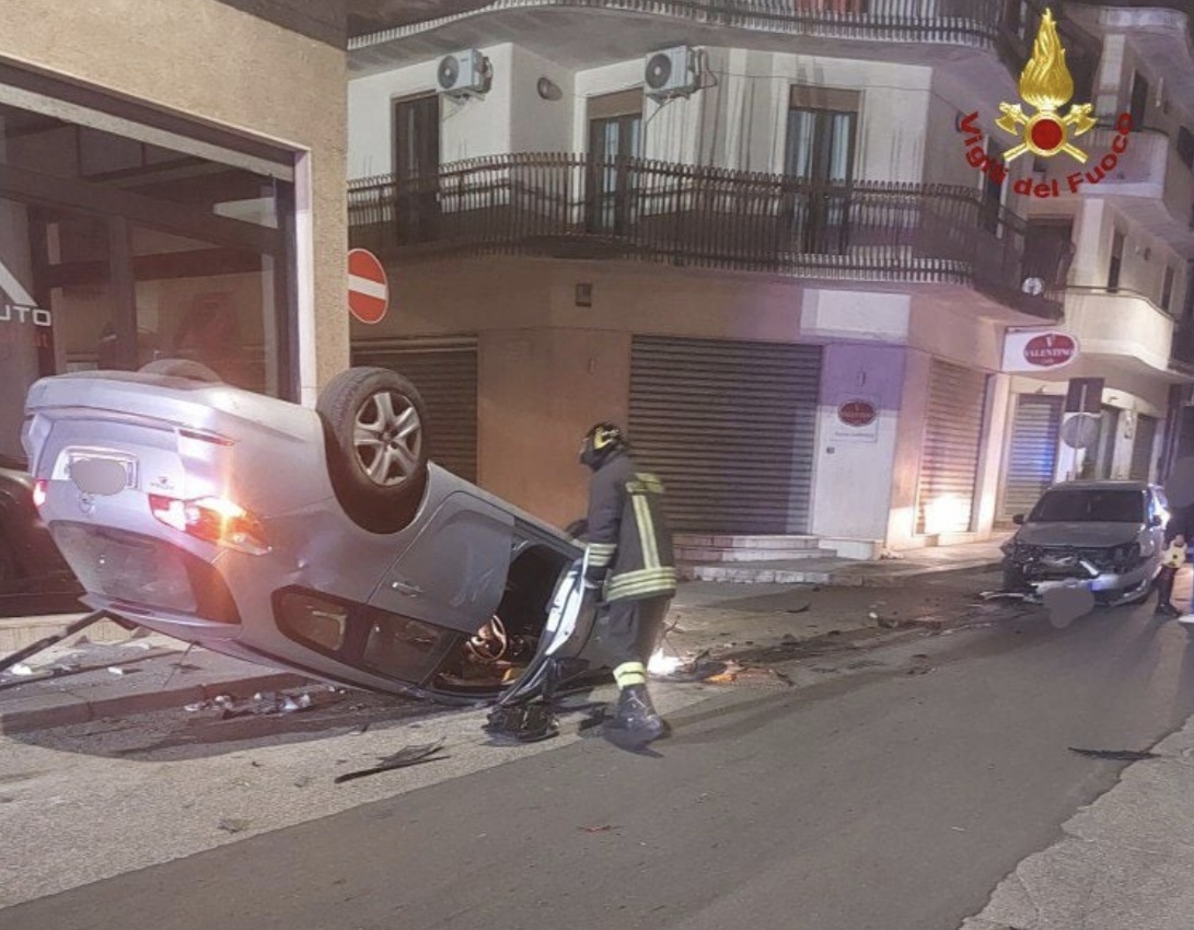 carovigno furto nel bar il titolare all8217inseguimento dei ladri e l8217auto si ribalta in serata da Noinotizie.it carovigno furto nel bar il titolare all8217inseguimento dei ladri e l8217auto si ribalta in serata