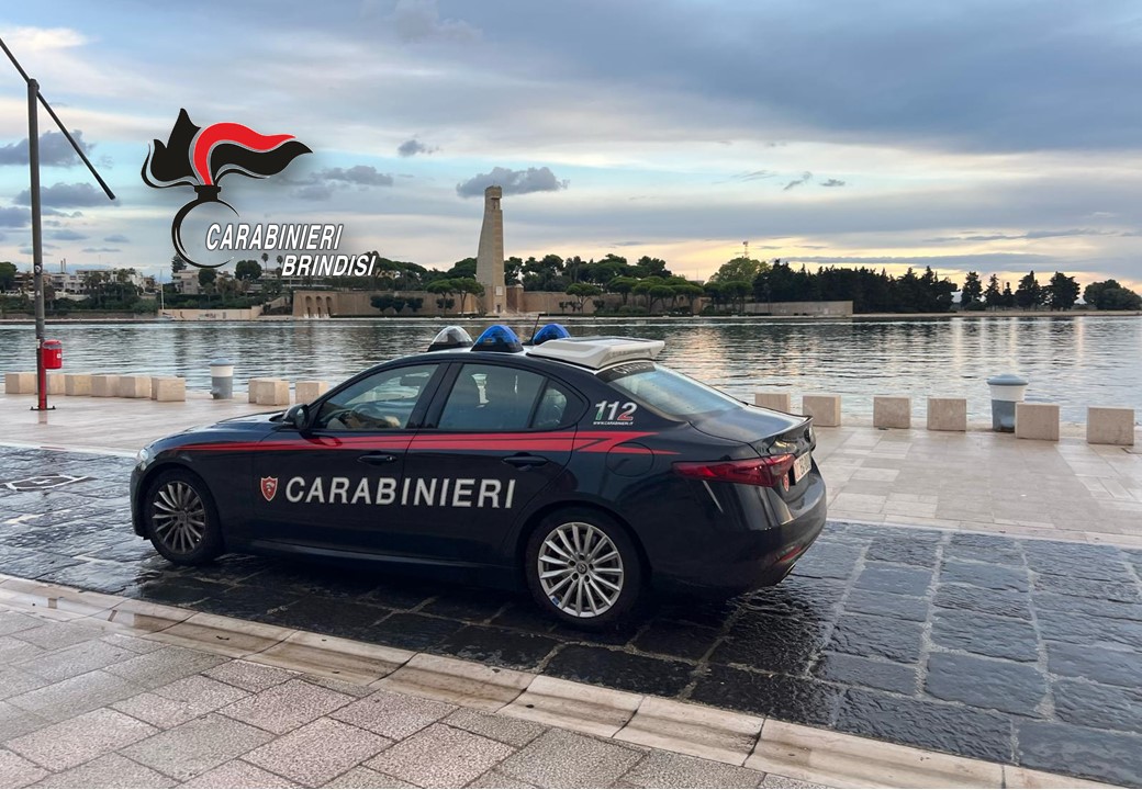 Brindisi, accusa: spari contro auto dopo la lite per uno scontro, arrestato trentenne Carabinieri