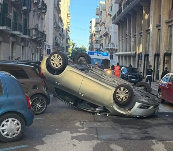 Taranto: auto ribaltata, conducente ferito Stamattina