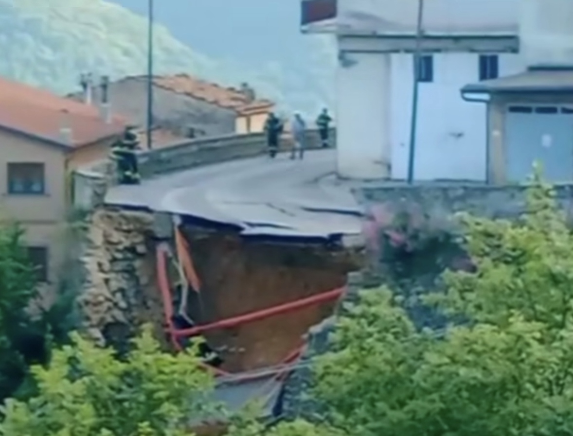Frana nel potentino San Chirico Raparo, ieri pomeriggio