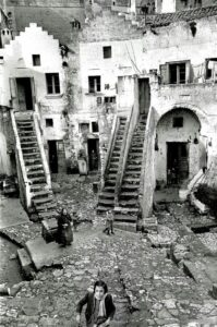 VICINATO RIONI SASSI FOTO HENRI CARTIER BRESSON 1951 VICINATO RIONI SASSI FOTO HENRI CARTIER BRESSON 1951