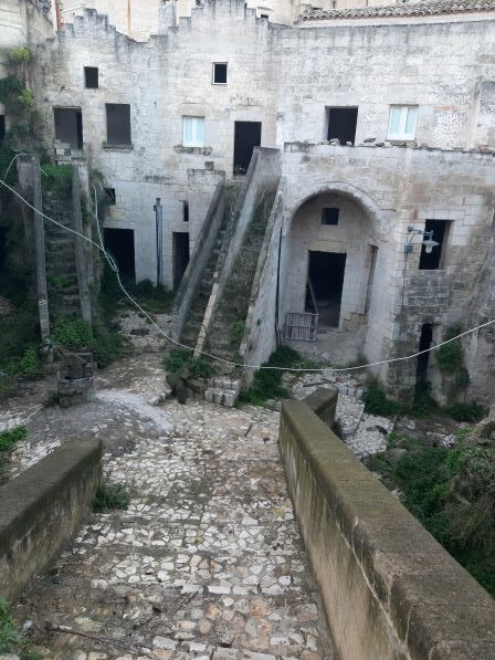 Matera: quel vicinato in dissoluzione fotografato da Henri Cartier Bresson Nel 1951