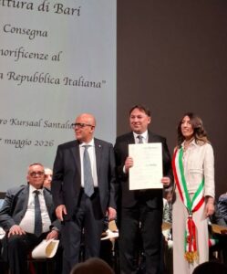 cerimonia onorificenza cavaliere al merito Grillo (2) cerimonia onorificenza cavaliere al merito Grillo (2)