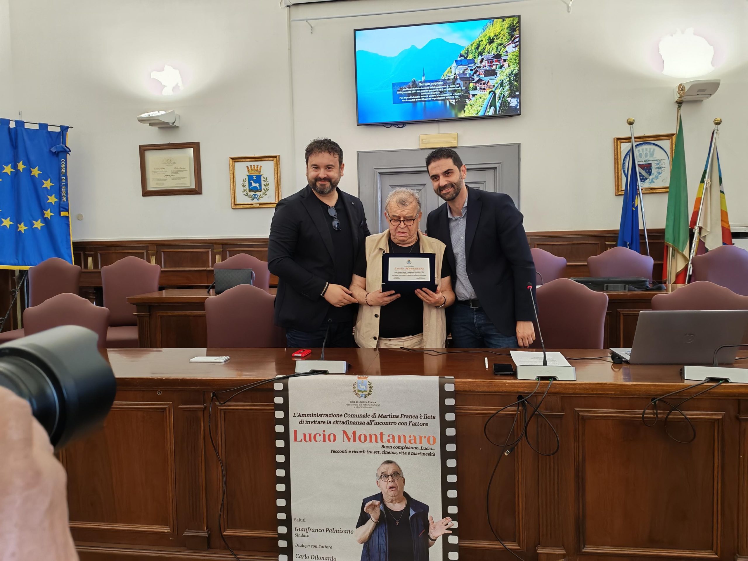 Buon compleanno Lucio Montanaro: la targa per i 75 anni Consegna nel municipio di Martina Franca