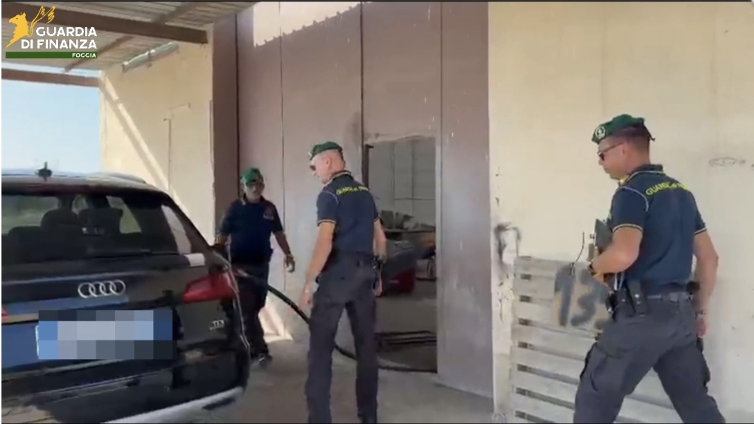 accusa contrabbando di gasolio agricolo tra foggiano e bat misure cautelari per cinque sequestri da oltre un milione di euro contestazioni a vario titolo da Noinotizie.it accusa contrabbando di gasolio agricolo tra foggiano e bat misure cautelari per cinque sequestri da oltre un milione di euro contestazioni a vario titolo