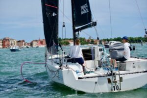 Un dettaglio dell'imbarcazione 10 Faro Punta Marsala dell'equipaggio Bayerischer Yacht Club Un dettaglio dell'imbarcazione 10 Faro Punta Marsala dell'equipaggio Bayerischer Yacht Club
