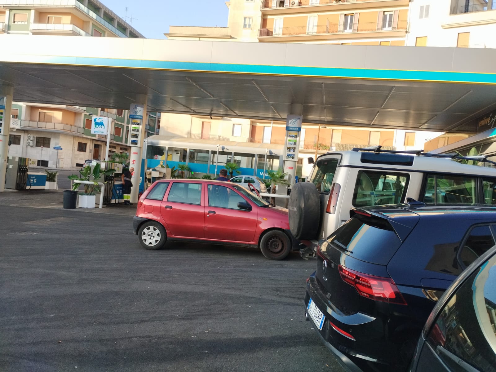 Martina Franca: portafoglio con molti soldi perso nell’area di servizio, un cittadino lo consegna ai carabinieri All'alba