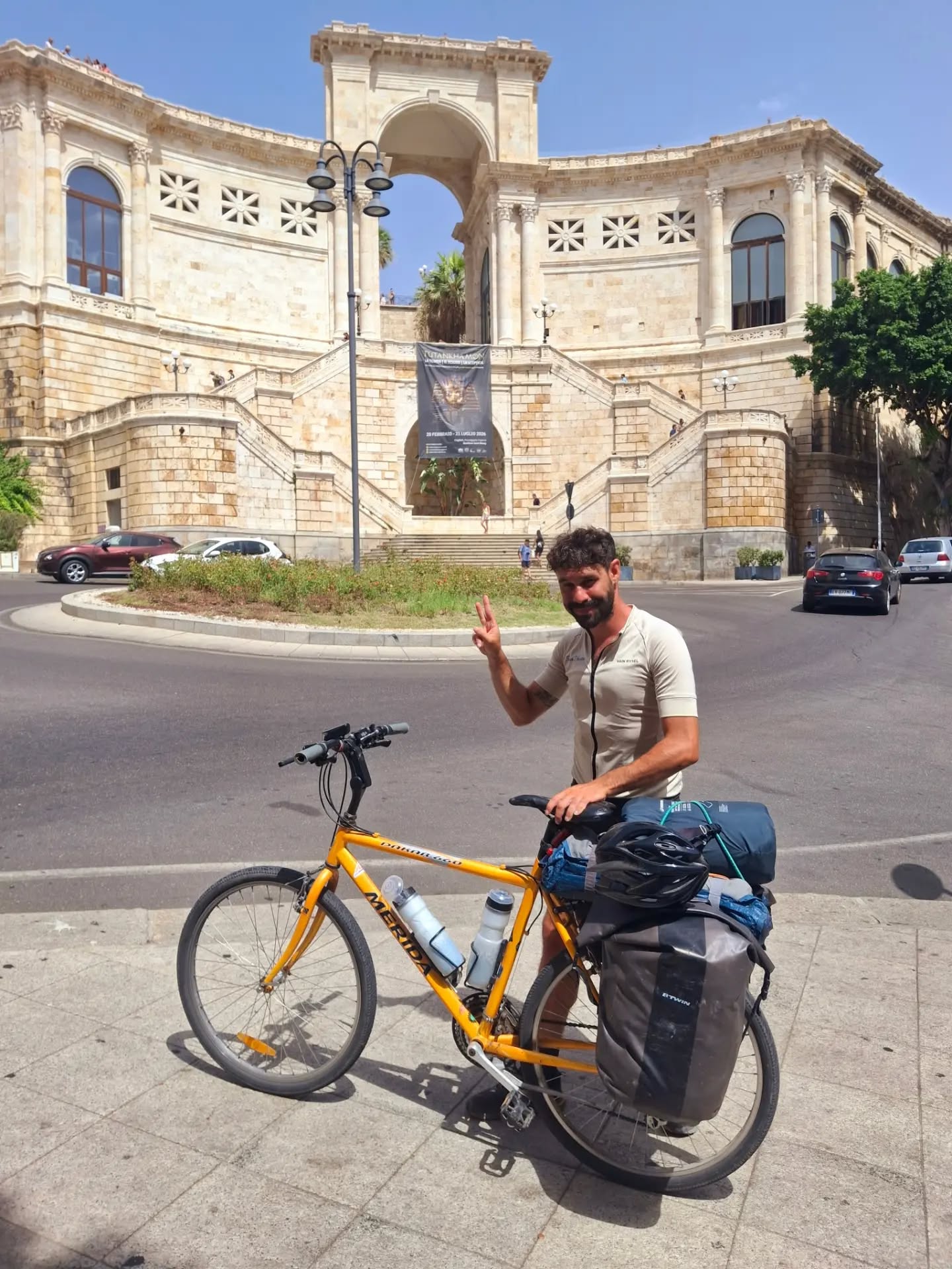 Il professore che vive a Martina Franca ha completato il periplo della Sardegna in bici per i bambini ricoverati al “Santissima Annunziata” Antonio Laneve