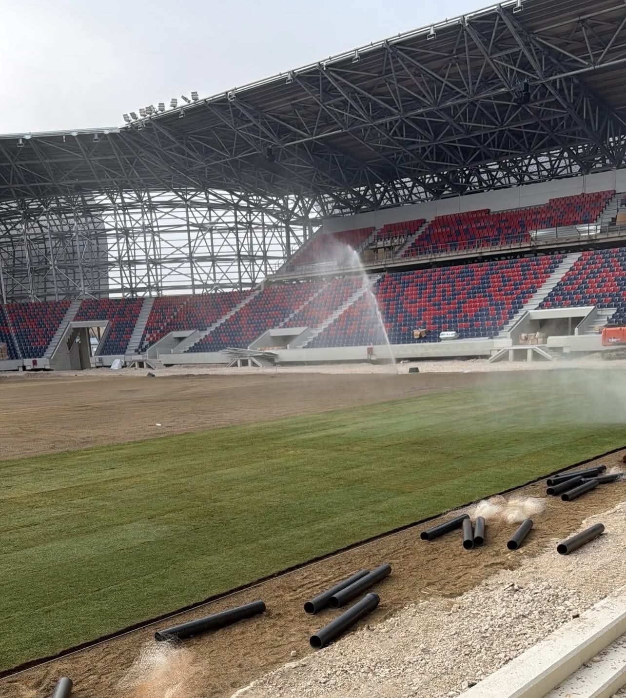 stadio di taranto posa in opera del manto erboso da Noinotizie.it stadio di taranto posa in opera del manto erboso