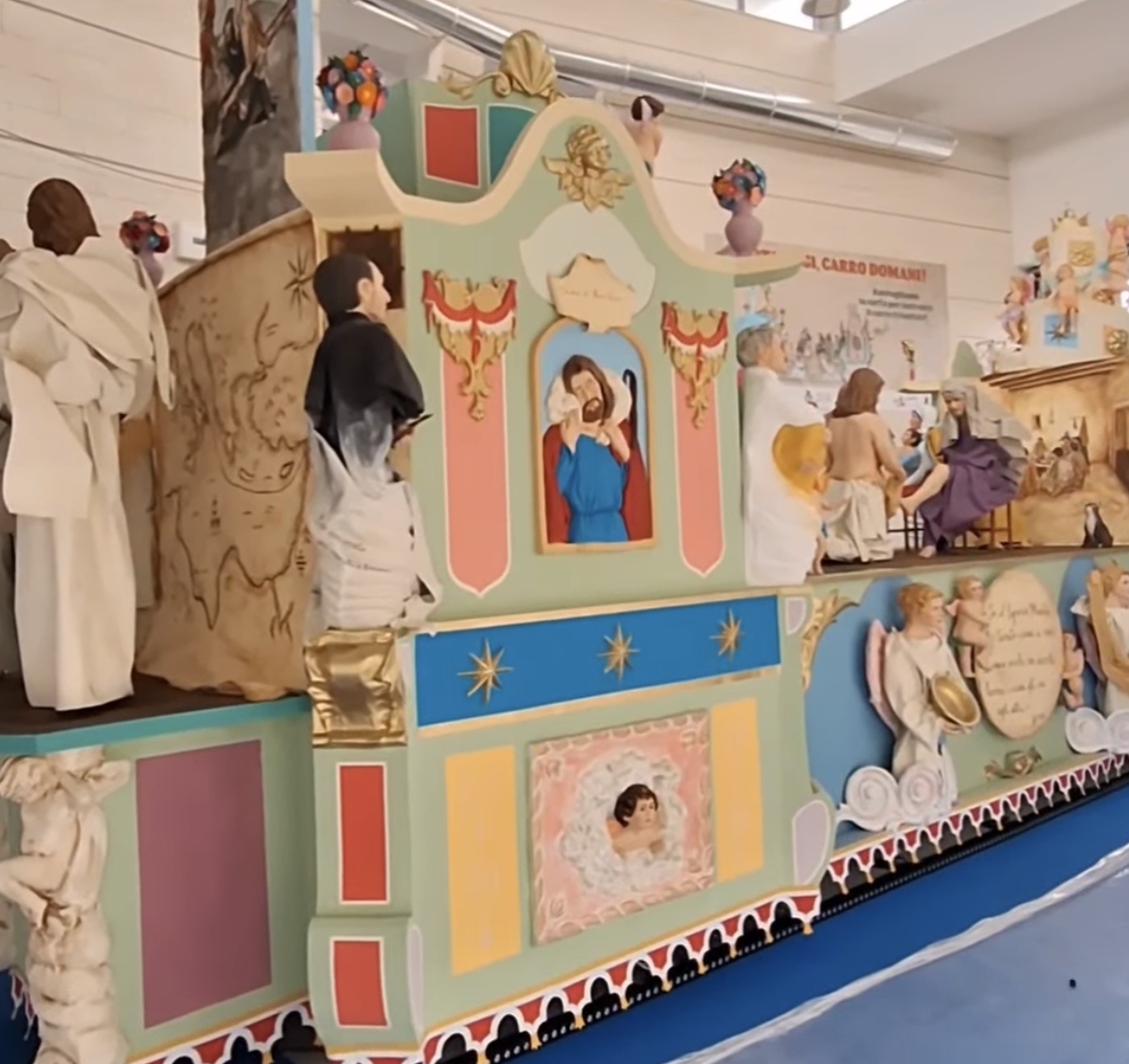 Matera: festa della Madonna della Bruna Patrona della città. Il Carro con 21 statue