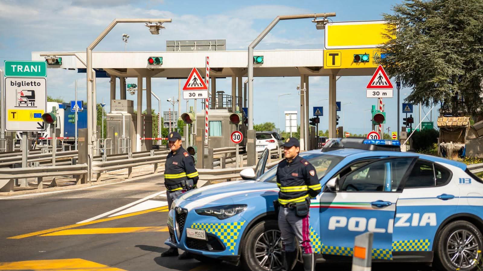 andria accusa cinquanta chili di droga in macchina arresto in autostrada polizia da Noinotizie.it andria accusa cinquanta chili di droga in macchina arresto in autostrada polizia