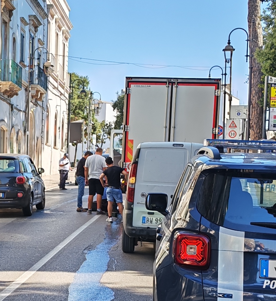 Martina Franca: camion perde una ruota sul corso centrale, traffico rallentato Stamattina