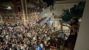 + MissPia (Patrizia Piarulli) djset dal balcone per Il mattino ha Lory in bocca 2025 + MissPia (Patrizia Piarulli) djset dal balcone per Il mattino ha Lory in bocca 2025