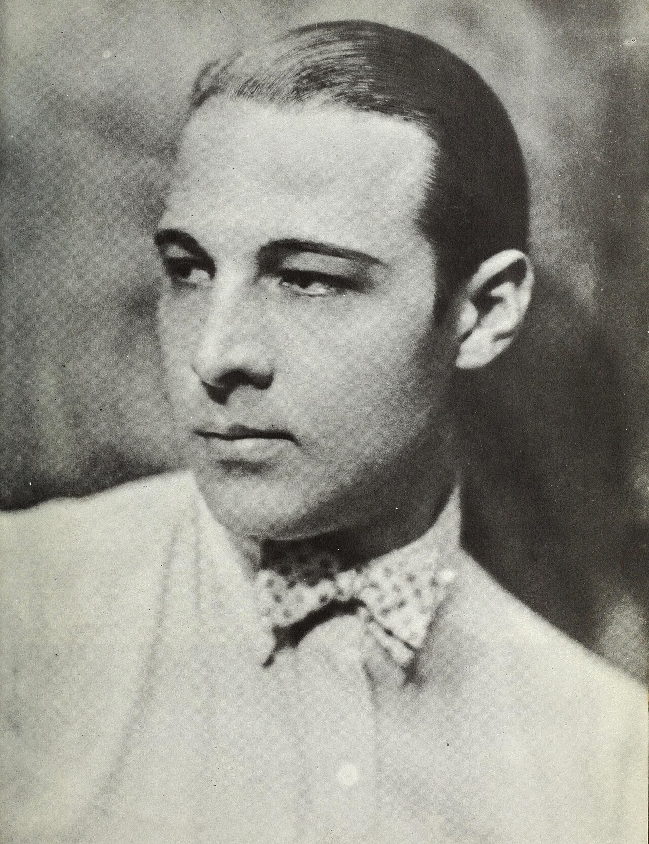 Rodolfo Valentino, cento anni dalla morte. Nicola Sacco e Bartolomeo Vanzetti, novantanove anni Castellaneta, si commemora il mito del cinema