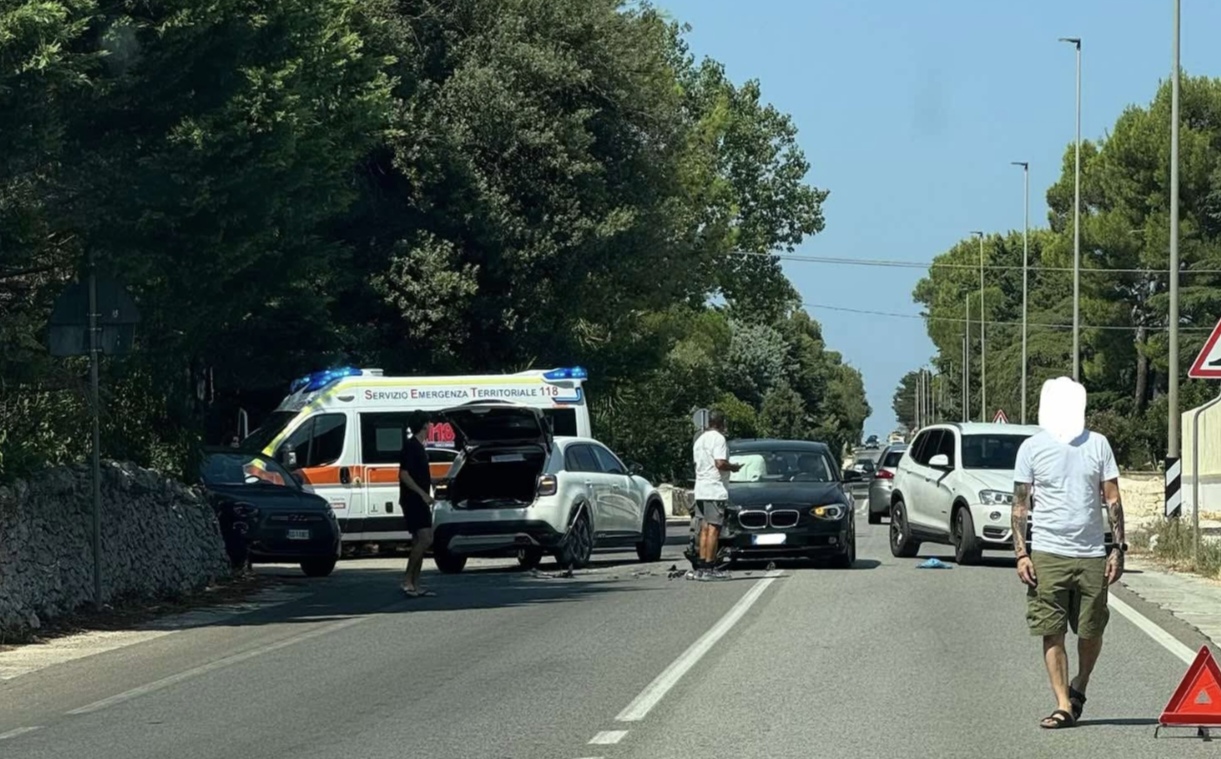 Martina Franca: incidente sulla statale 172, ambulanza e conseguenze al traffico Nel primo pomeriggio