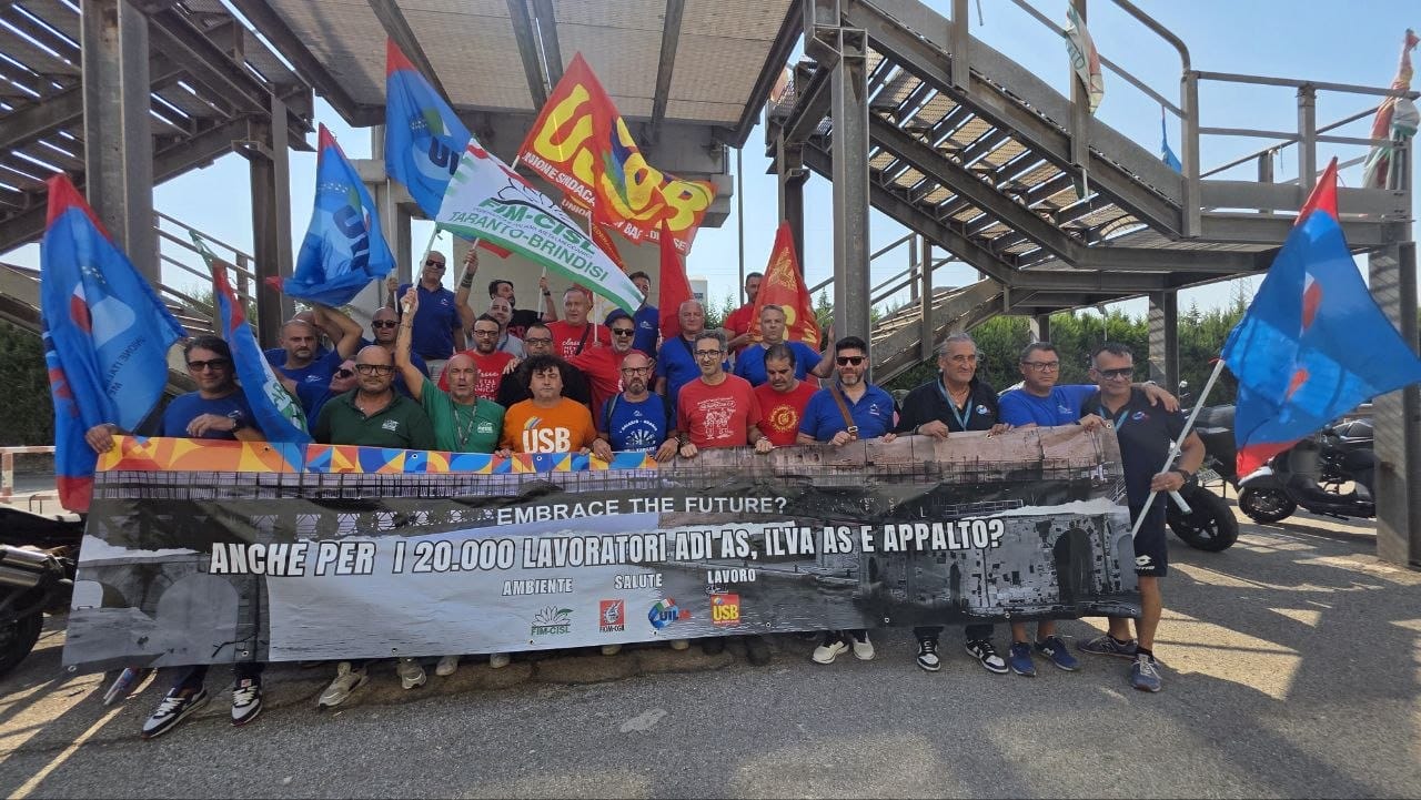 ex ilva in attesa di una decisione della corte d8217appello di milano durante l udienza ieri lavoratori in presidio nello stabilimento di taranto da Noinotizie.it ex ilva in attesa di una decisione della corte d8217appello di milano durante l udienza ieri lavoratori in presidio nello stabilimento di taranto