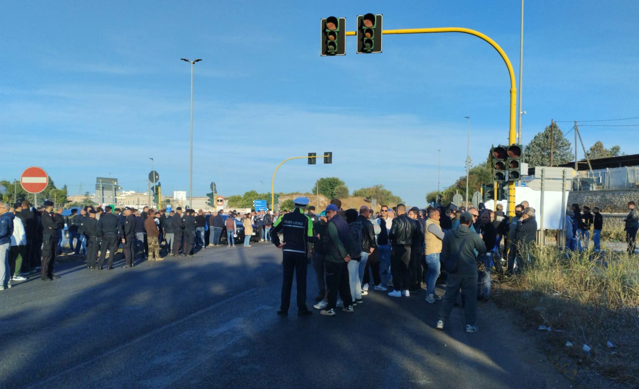 bitonto protesta degli olivicoltori bloccata la strada oggi la manifestazione pacifica da Noinotizie.it bitonto protesta degli olivicoltori bloccata la strada oggi la manifestazione pacifica