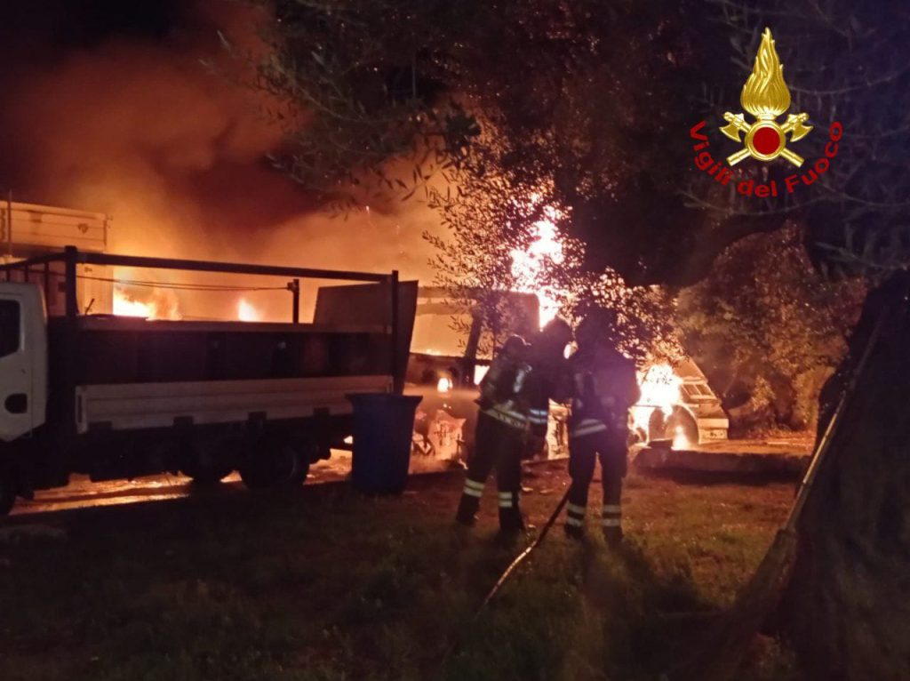 fasano incendio nella notte distrutti vari automezzi dell8217azienda che gestisce il servizio rifiuti origine da dettagliare da Noinotizie.it fasano incendio nella notte distrutti vari automezzi dell8217azienda che gestisce il servizio rifiuti origine da dettagliare